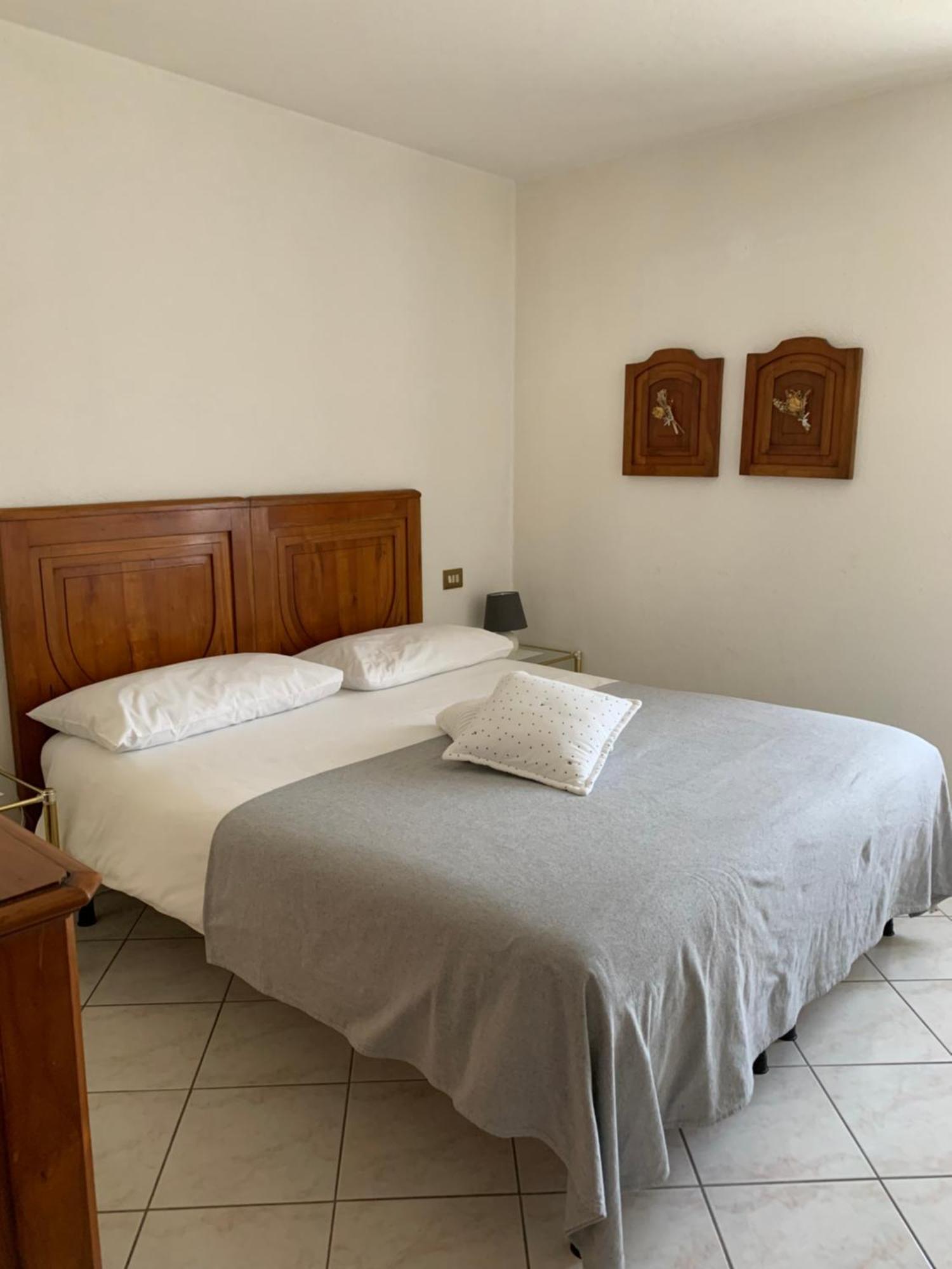 Plesio Casa Savina - Stupenda Vista Lago E Monti מראה חיצוני תמונה
